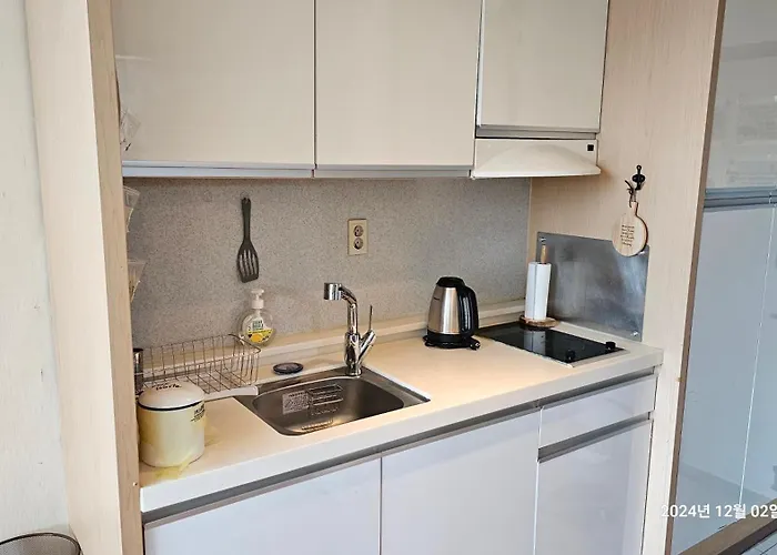 Hongdae Residence-5 1min From Hongik Uni Station Exit #1 *